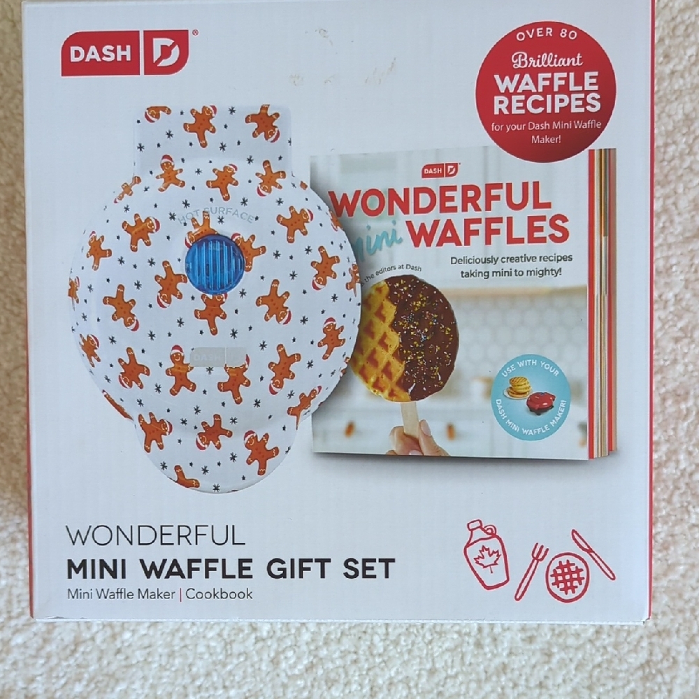 Dash Gingerbread Mini Waffle Maker Gift Set